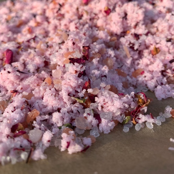 Small Batch Rosé Bath Salts 🌹 12oz - Picture 4 of 5